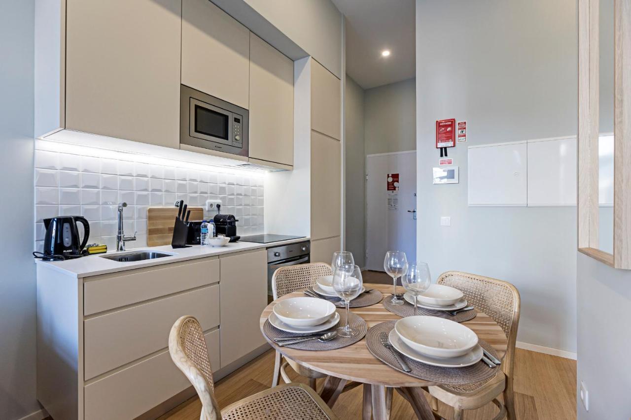 31 Janeiro 157 - Stylish 1Br W/ Ac & Balcony By Lovelystay Порто Екстериор снимка