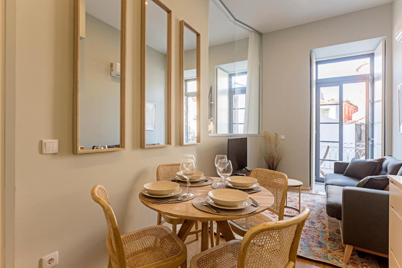 31 Janeiro 157 - Stylish 1Br W/ Ac & Balcony By Lovelystay Порто Екстериор снимка