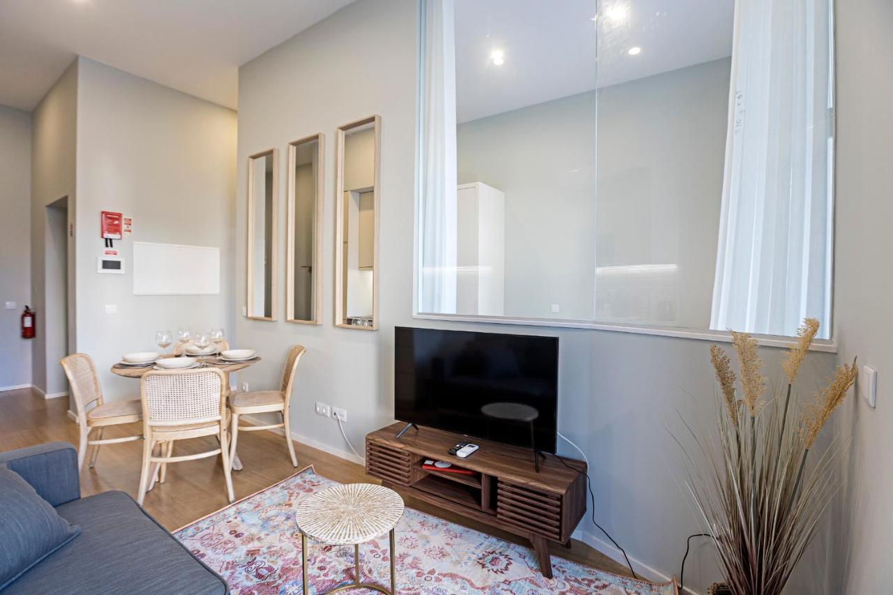 31 Janeiro 157 - Stylish 1Br W/ Ac & Balcony By Lovelystay Порто Екстериор снимка
